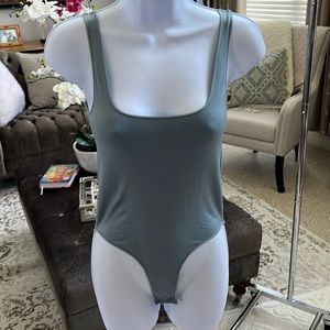 Skims essential bodysuit sz L teal
